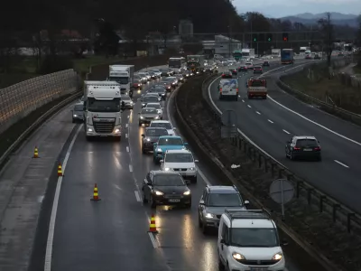 - 02.03.2024 – Primorska avtocesta odsek Brezovica - Vrhnika - zastoj - gneča zaradi obnovitvenih del//FOTO: Luka Cjuha