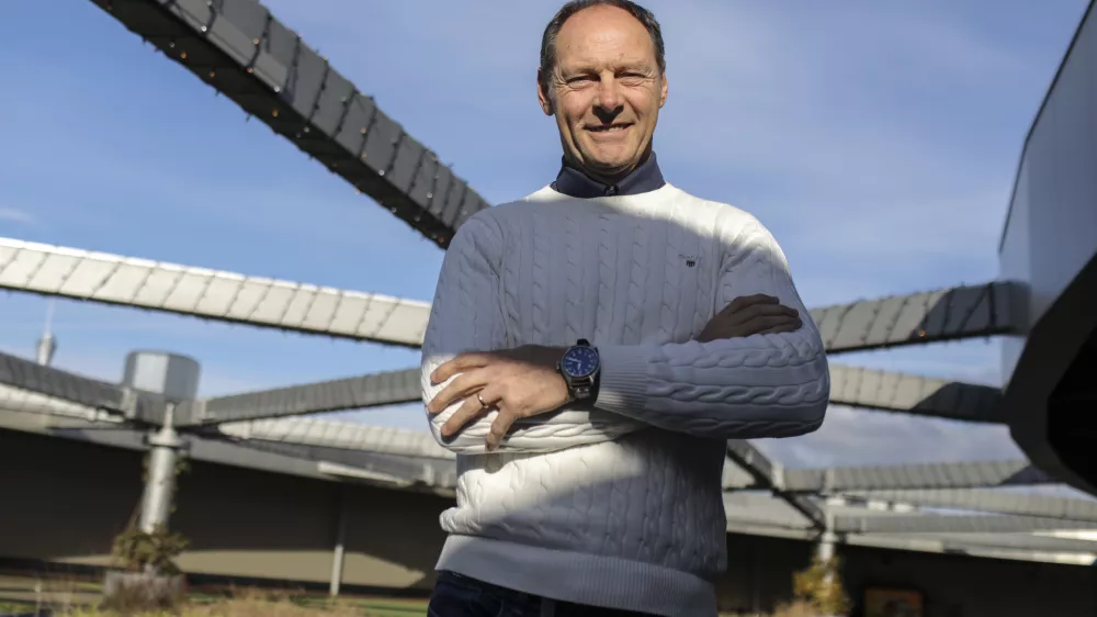 - 07.12.2022 - Jože Potrebuješ, glasbenik in skladatelj, ustanovni član glasbene skupine Čuki, //FOTO: Jaka GasarOPOMBA: Novoletni intervju Nedeljski dnevnik 2022