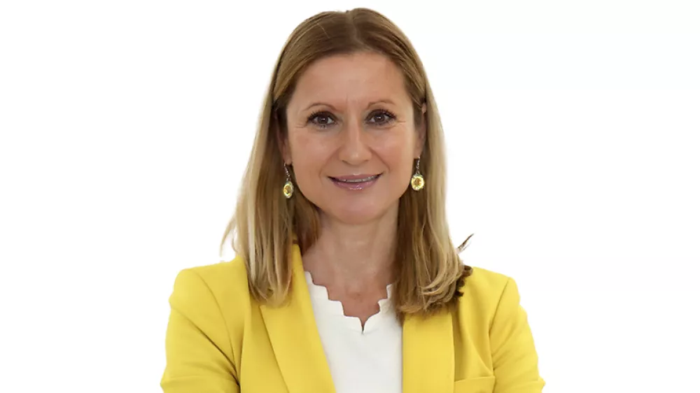 Tina JerebZA ONLINE - Redakcija Dnevnik 2024 - portreti za komentarje in kolumne - kolumnisti - komentatorji – novinarji - //FOTO: Tomaž Skale