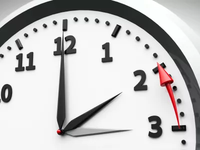 Clock switch to winter time (daylight saving time ends) isolated on a white, three-dimensional rendering, 3D illustration / Foto: Oakozhan
