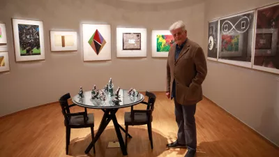 V pisarnah skrite slike na razstavo