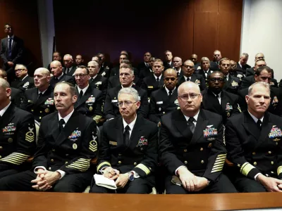 Minister noče debelih generalov