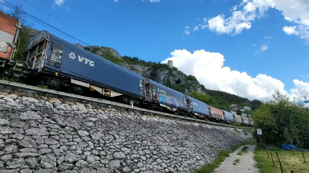 Podpeč, proga Koper-Prešnica iz leta 1967 (Koper-Divača), sedanji tir  / Foto: Katja Gleščič 