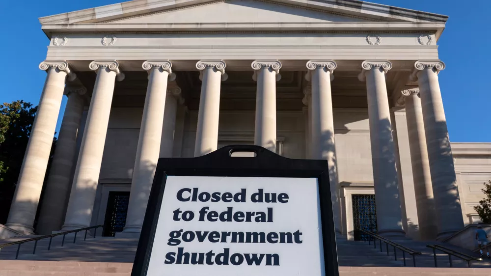 A sign that reads "Closed due to federal government shutdown," is seen outside of the National Gallery of Art on the 6th day of the government shutdown, in Washington, Monday, Oct. 6, 2025. (AP Photo/Jose Luis Magana)