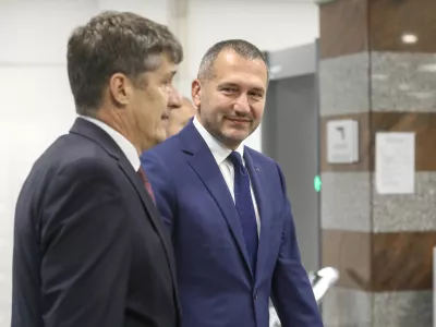 Borut Sajovic minister za obrambo in Damir Črnčec8.10.2024 - prihod novoimenovanega ministra za obrambo Boruta Sajovica pred ministrstvo za obrambo in sprejem z vojaškimi častmi - ministrstvo za obramboFOTO: Luka Cjuha