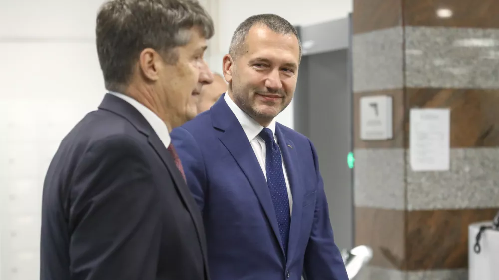 Borut Sajovic minister za obrambo in Damir Črnčec8.10.2024 - prihod novoimenovanega ministra za obrambo Boruta Sajovica pred ministrstvo za obrambo in sprejem z vojaškimi častmi - ministrstvo za obramboFOTO: Luka Cjuha