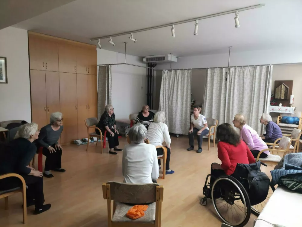 Izvajanje delovne terapije v mariborskem domu starejših, Domu Danice Vogrinec. 