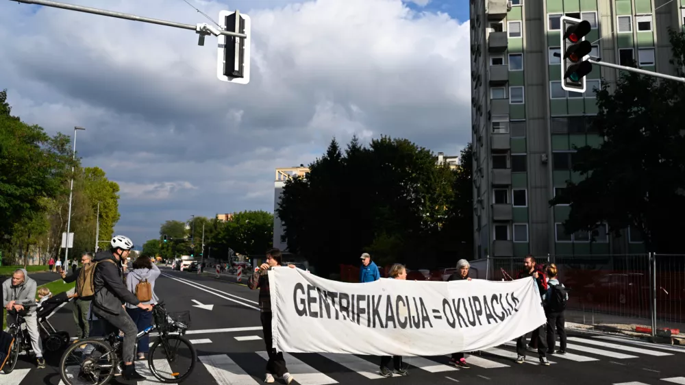 29.09.2025 Protest prebivalcev Savskega naselja na Linhartovi censti - Civilna iniciativa Savsko naselje in PLAC - Participativna Ljubljanska Avtonomna Cona - protestni shod Savčank in Savčanov, pa tudi drugih enakomislečih someščanov. FotoNik Erik Neubauer