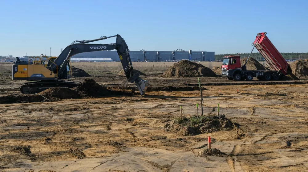 04 April 2025, Brandenburg, Grünheide: View of the expansion of the northern site at the Tesla Gigafactory Berlin-Brandenburg. The Tesla e-car plant in Grünheide, east of Berlin, was opened on March 22, 2022. Photo: Patrick Pleul/dpa,Image: 984286332, License: Rights-managed, Restrictions: GERMANY OUT, Model Release: no