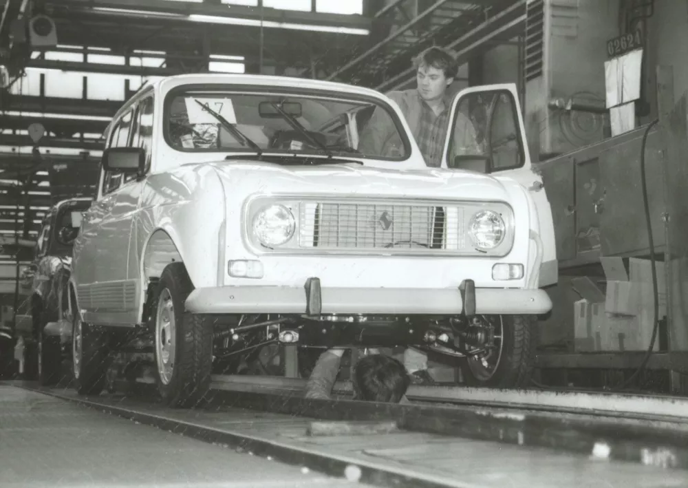 tovarna IMV Revoz, Ranault 4, katrca,1.1.1993 / Foto: Dokumentacija