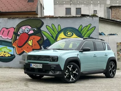 Novega renaulta 4 poganja elektrika. / Foto: Matjaž Terzič