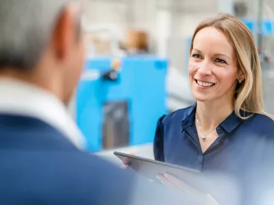 Družba Dun & B radstreet že od leta 1841 strankam in partnerjem pomaga rasti in dosegati izjemne rezultate skozi moč podatkov, analitiko in rešitve, ki jih poganjajo podatki. Preverite sodobne in inovativne rešitve podjetja Dun & Bradstreet za krepitev rasti na domačem in tujih trgih. (Foto: Dun & Bradstreet)