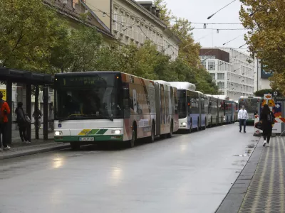 Ljubljančani opozarjajo na zastoje avtobusov na Slovenski cesti. Kaj je vzrok?