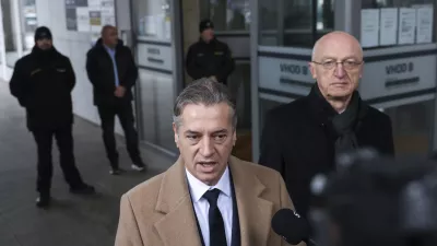 - 04.12.2024 - predsednik vlade Robert Golob je bil vabljen na zaslišanje na KPK - v sklopu preiskave o domnevnih političnih pritiskih na delo policije zaslišala predsednika vlade Roberta Goloba in več prič. Med njimi so tudi nekdanja notranja ministrica Tatjana Bobnar, bivši vršilec dolžnosti generalnega direktorja policije Boštjan Lindav, aktualna državna sekretarka na notranjem ministrstvu Tina Heferle in bivši državni sekretar na tem ministrstvu Branko Lobnikar//FOTO: Jaka Gasar