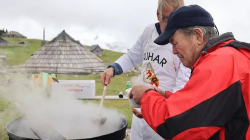 Ob tej priložnosti bo že ob 10. uri pred vhodom v Vetrnice potekalo odkritje spominskega obeležja dolgoletnemu bajtarju Janezu Vrenjaku &ndash; &raquo;Stegnu&laquo;, ki je s svojo predanostjo pustil neizbrisen pečat v skupnosti. Foto: Občina Kamnik