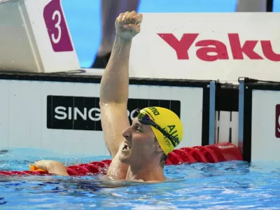 Cameron McEvoy of Australia celebrates after winning gold medal in the men's 50-meter freestyle final at the World Aquatics Championships in Singapore, Saturday, Aug. 2, 2025. (AP Photo/Vincent Thian)