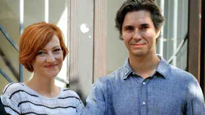 Ljubljana, pred sedezem stranke Levica.Izjava vrha stranke Levica po imenovanju nove sestave izvrsnega odbora stranke.Poslanec Levice Miha Kordis, novoizvoljena koordinatorka Levice Asta Vrecko in dosedanji koordinator Levice Luka Mesec.