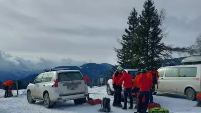 Na Tošcu je tri gornike odnesel snežni plaz. Dva poškodovana so odpeljali v bolnišnico. 