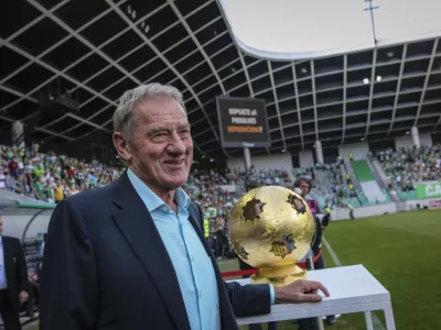 ﻿predsednik NK Olimpija Ljubljana Milan Mandarić - 21.05.2016 - nogomet Olimpija: Krka, Prva liga - zadnji krog - tekma zadnjega kroga slovenske lige - NK Olimpija je uradno postala državni prvak ///FOTO: Luka Cjuha.