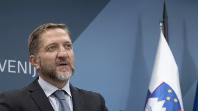 Ljubljana, vlada.Izjava po neformalnem brifingu o Nato deklaraciji.Minister za finance Klemen Bostjancic.