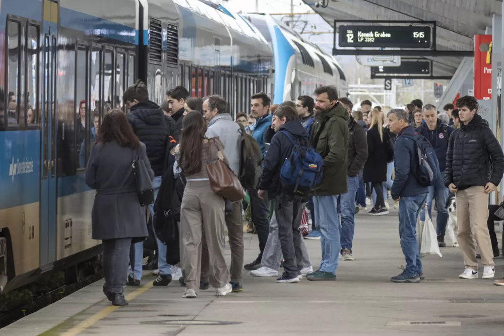 Slovenske železnice z rastjo in z novimi vlaki: več potovanj, manj emisij