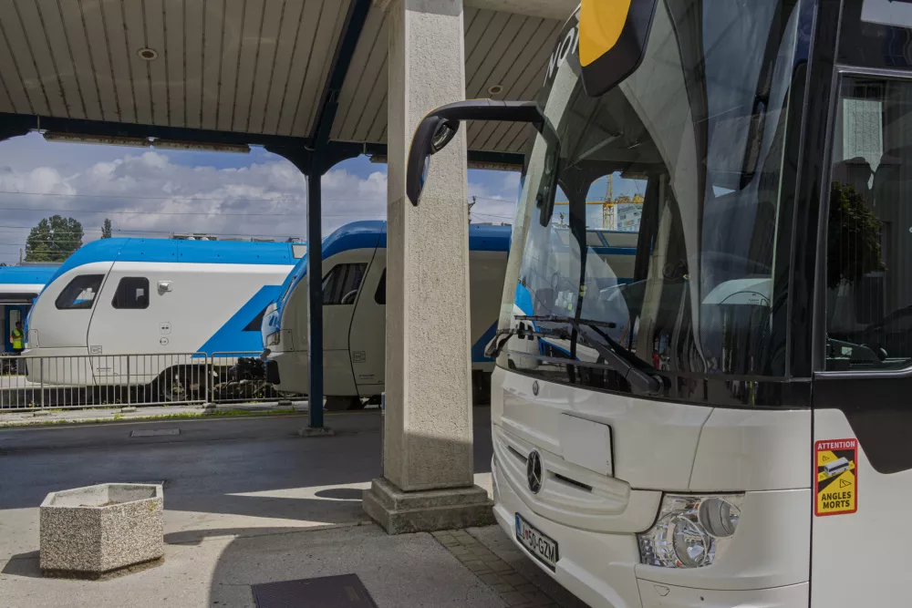 Slovenske železnice z rastjo in z novimi vlaki: več potovanj, manj emisij