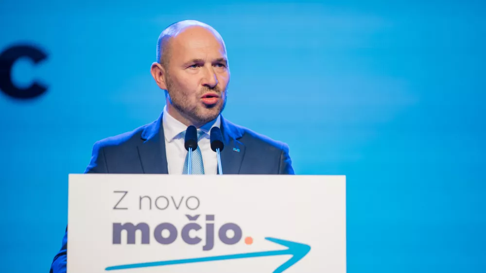 Polzela, Sportna dvorana Polzela.Volilni kongres NSi, na katerem so za novega predsednika stranke izvolili Jerneja Vrtovca.Novoizvoljeni predsednik stranke NSi Jernej Vrtovec.