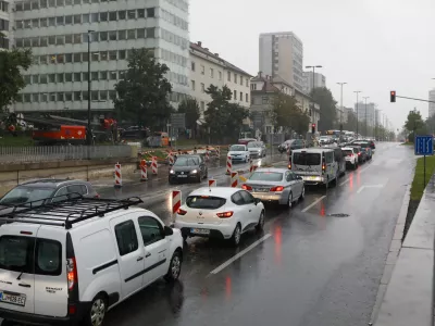 10.9.2025 - Podvoz Dunajska cesta - gradbišče - črpanje vode VO KA - dež deževjeFoto: Luka Cjuha