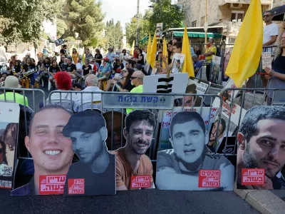 Families of Israeli hostages and supporters protest outside Israeli Prime Minister Benjamin Netanyahu's residence, marking the two-year anniversary of the deadly October 7, 2023 attack on Israel by Hamas from Gaza, in Jerusalem, October 7, 2025. REUTERS/Ammar Awad