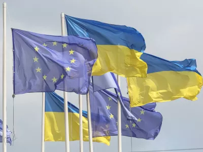 FILE PHOTO: Ukrainian and European flags fly, amid Russia's attack on Ukraine, in central Kyiv, Ukraine August 11, 2025. REUTERS/Gleb Garanich/File Photo