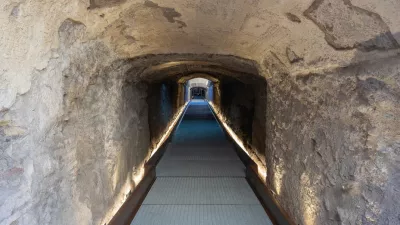 Rim, Kolosej, komodov prehod