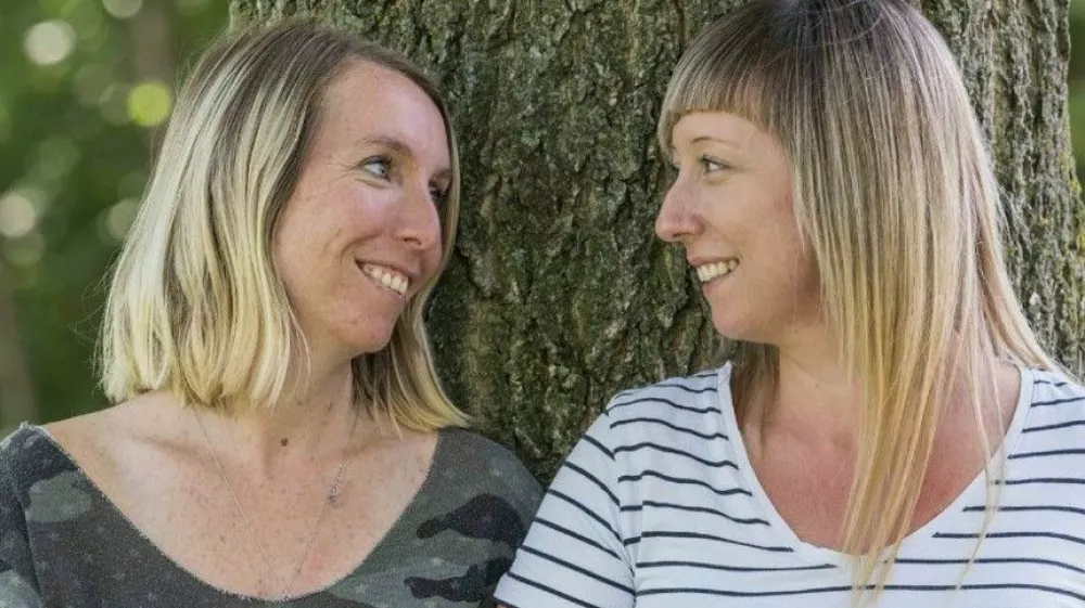 Jessica Baumgartner-Derler (na fotografiji levo) in Doris Grünwald sta bili oktobra 1990 žrtvi zamenjave novorojenčkov v graški porodnišnici. Prvič sta se srečali septembra letos. F Instagram, zajem zaslona