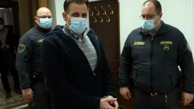 ﻿Jani Potokar - 07.03.2022 – sojenje Stanetu Kopaču in Janiju Potokarju zaradi utaje trošarin v letih 2004 in 2005, - prek podjetja Potokar&Co. sta bila uradna uvoznika nafte, pri tem pa naj bi utajevala trošarinske dajatve in oškodovala državo za 2,5 milijona evrov. //FOTO: Tomaž Skale