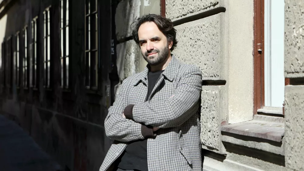 - 05.04.2023 - Matevž Granda, arhitekt in umetniški direktor revije Outsider //FOTO: Tomaž Skale