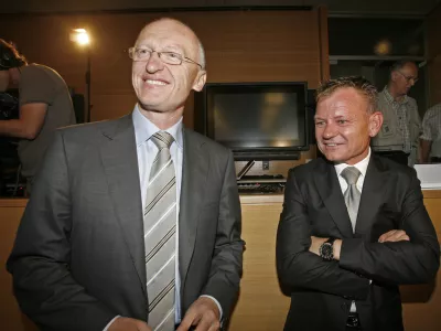 predsednik skupščine odvetnik Stojan Zdolšek in odvetnik Franci Matoz- 22. Skupščina Telekom Slovenije 2012 - delničarji odločali v zvezi z morebitno zamenjavo večine članov nadzornega sveta ter o uresničevanju skupščinskega sklepa v zvezi s posebno revizijo nekaterih spornih poslov v preteklosti, vodstvo - uprava - Nadzorni svet (NS)//FOTO: Tomaž Skale