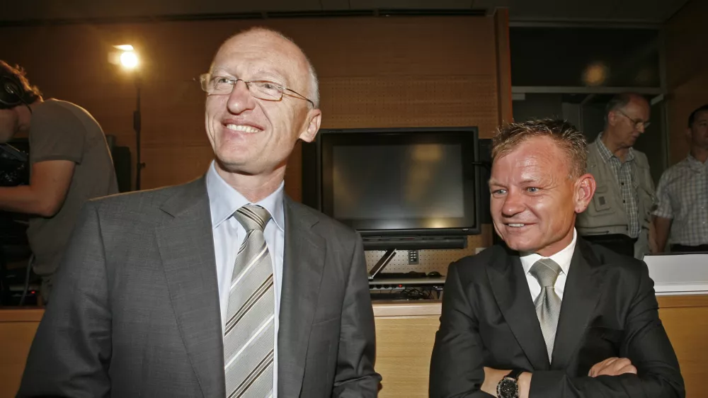 predsednik skupščine odvetnik Stojan Zdolšek in odvetnik Franci Matoz- 22. Skupščina Telekom Slovenije 2012 - delničarji odločali v zvezi z morebitno zamenjavo večine članov nadzornega sveta ter o uresničevanju skupščinskega sklepa v zvezi s posebno revizijo nekaterih spornih poslov v preteklosti, vodstvo - uprava - Nadzorni svet (NS)//FOTO: Tomaž Skale