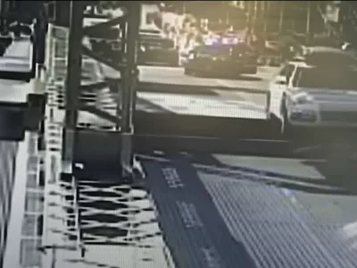 Posnetek trenutka, ko je preskočil vrzel. / Foto: Seattleska Policija