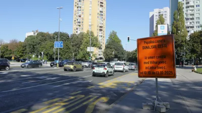 8.10.2025 - Dunajska cesta - zapora ceste NATO - inormativni prometni znak zapora cesteFoto: Luka Cjuha