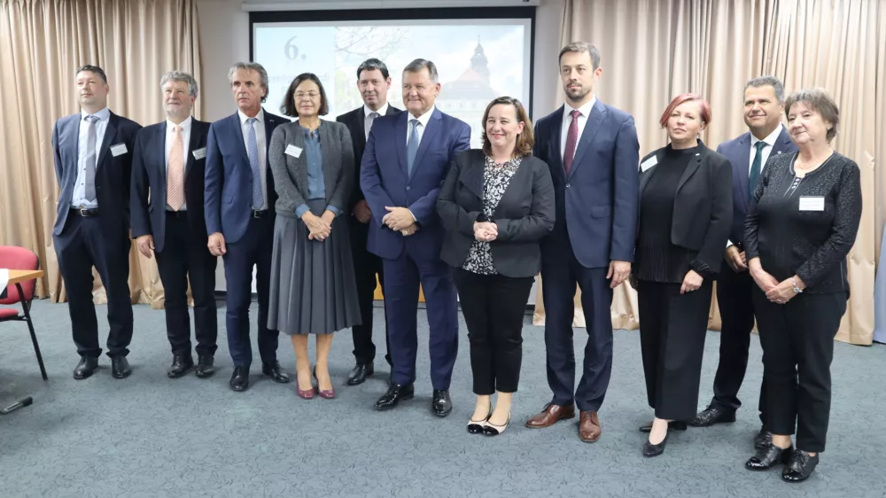 V Mono&scaron;tru je v četrtek potekal &scaron;esti Mono&scaron;trski forum, v sredi&scaron;ču je bilo delovanje Slovensko-madžarskega skupnega sklada. Foto: STA