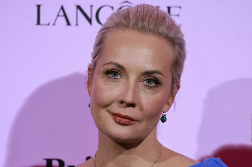 Yulia Navalnaya, wife of late Russian opposition leader Alexei Navalny, arrives to attend the "Brigitte Award" ceremony in Berlin, Germany, October 9, 2025. REUTERS/Fabrizio Bensch