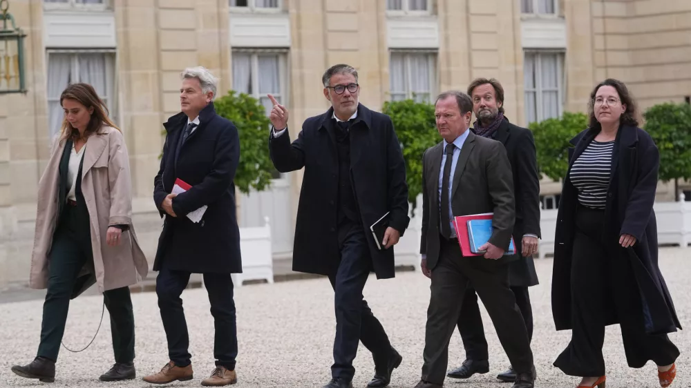From left, French Green Party leader Marine Tondelier, French Communist Party leader Fabien Roussel, French socialist party secretary general Olivier Faure, Stephane Peu, member of French Communist Party, Boris Vallaud, president of the socialist parliament members at the National Assembly, and Cyrielle Chatelain, member of French Green Party arrive for a meeting with French president Emmanuel Macron at the Elysee Palace, in Paris, Friday, Oct. 10, 2025. (AP Photo/Thibault Camus)