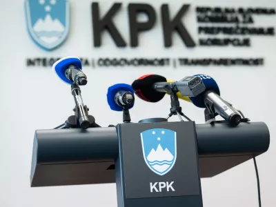 Ljubljana, prostori KPK.Izjava za medije namestnice predsednika Komisije za preprecevanje korupcije (KPK) Tine Divjak v zvezi z zahtevkom za revizijo javnega narocila za nakup helikopterjev.