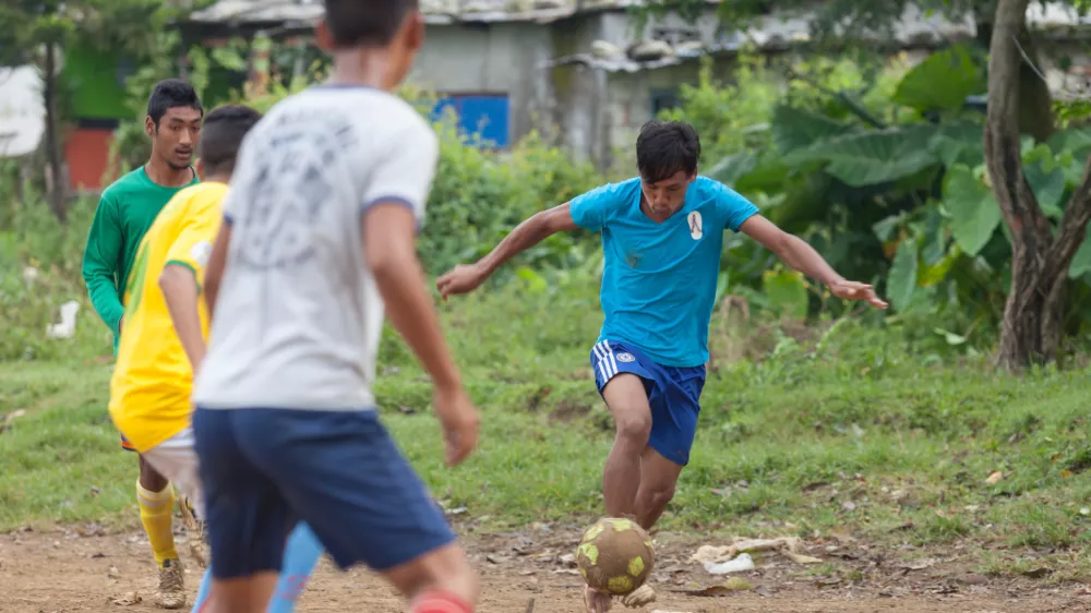 Med igranjem nogometa. Fotografija je simbolična. / Foto: Istock
