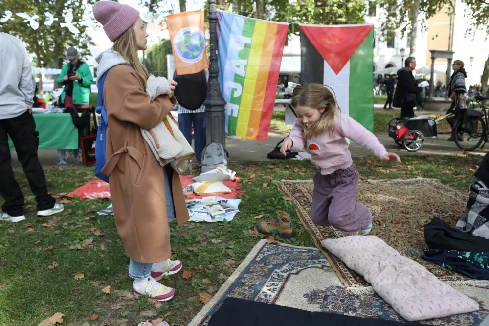 11.10.2025. Festival miru. Branje imen ubitih palestinskih otrok. Foto: Bojan Velikonja 