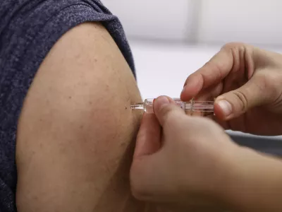 Klavrn izid obljub o cepljenju v lekarnah