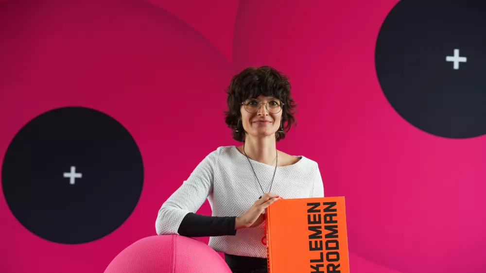 Monografijo sta skupaj zasnovala in oblikovala Klemen Rodman in njegova hči Petra. Izšla je dve leti po njegovi smrti. / Foto: Robi Srebrnič