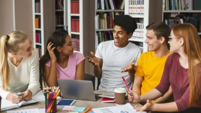Spoznavanje sodelavcev iz drugih kultur pomaga pri medsebojnem razumevanju in boljšem sodelovanju. / Foto: Istock