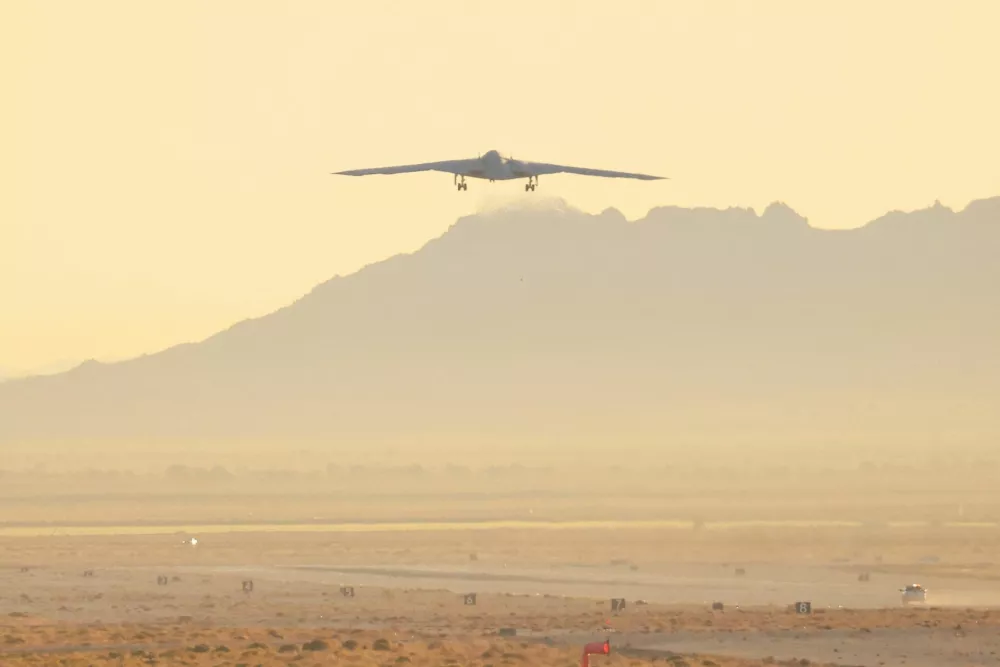 FILE PHOTO: The United States Air Force's B-21 "Raider", the long-range stealth bomber that can be armed with nuclear weapons, takes off from the runway at Northrop Grumman's site at Air Force Plant 42, during its first flight, in Palmdale, California, U.S., November 10, 2023. REUTERS/David Swanson/File Photo