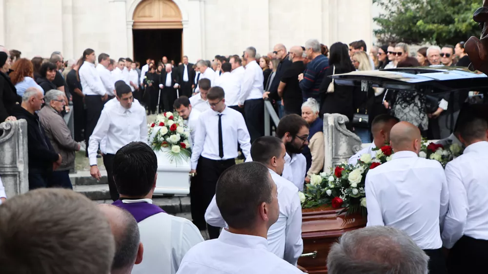 11.10.2025., Kastel Luksic- Poslijednji ispracaj tragicno lpreminulih brace Roka i Andrija Kovacev stradalih od lavine u slovenskim alpama Photo: Ivana Ivanovic/PIXSELL