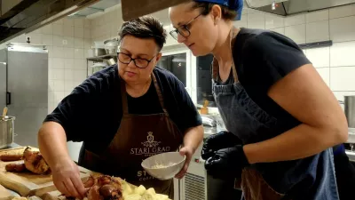 Tematska srednjeveška večerja z najlepšim razgledom v mestu - Stari grad nad Kamnikom. 